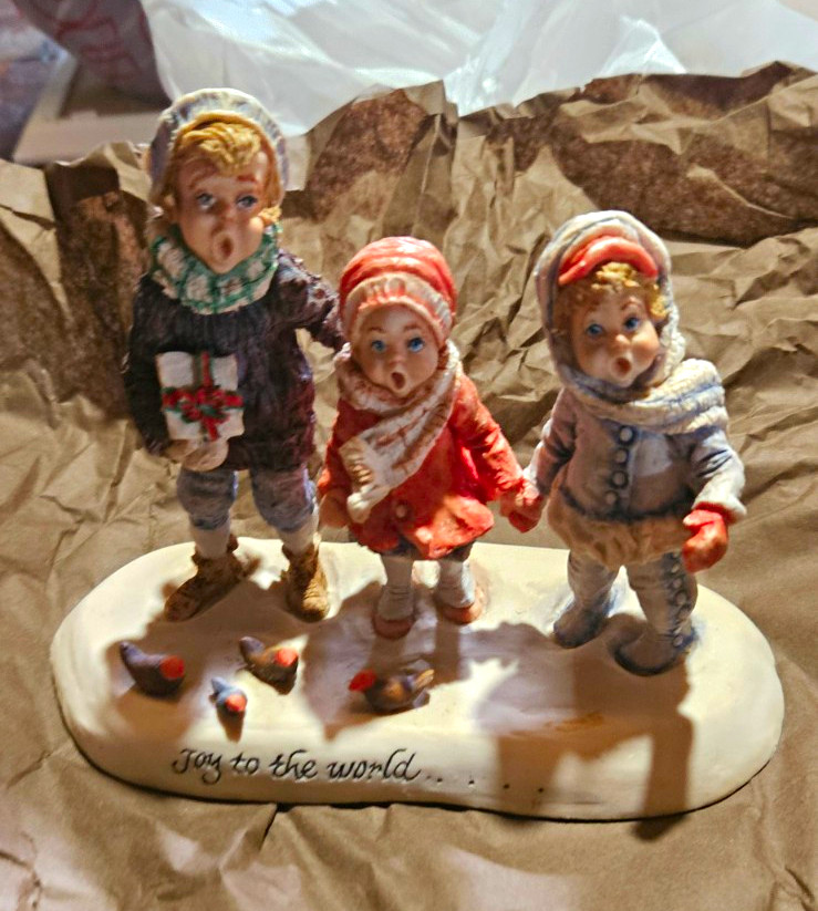 1986 Vintage Simpich Figurine. Christmas Carolers. Joy To The World