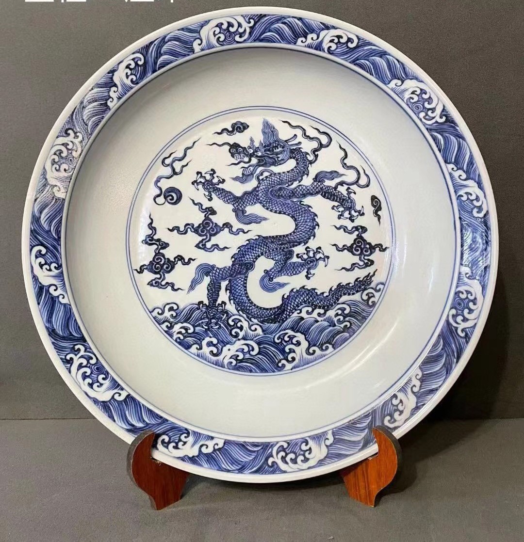 A Blue & White Charger. 'xuanDe' mark