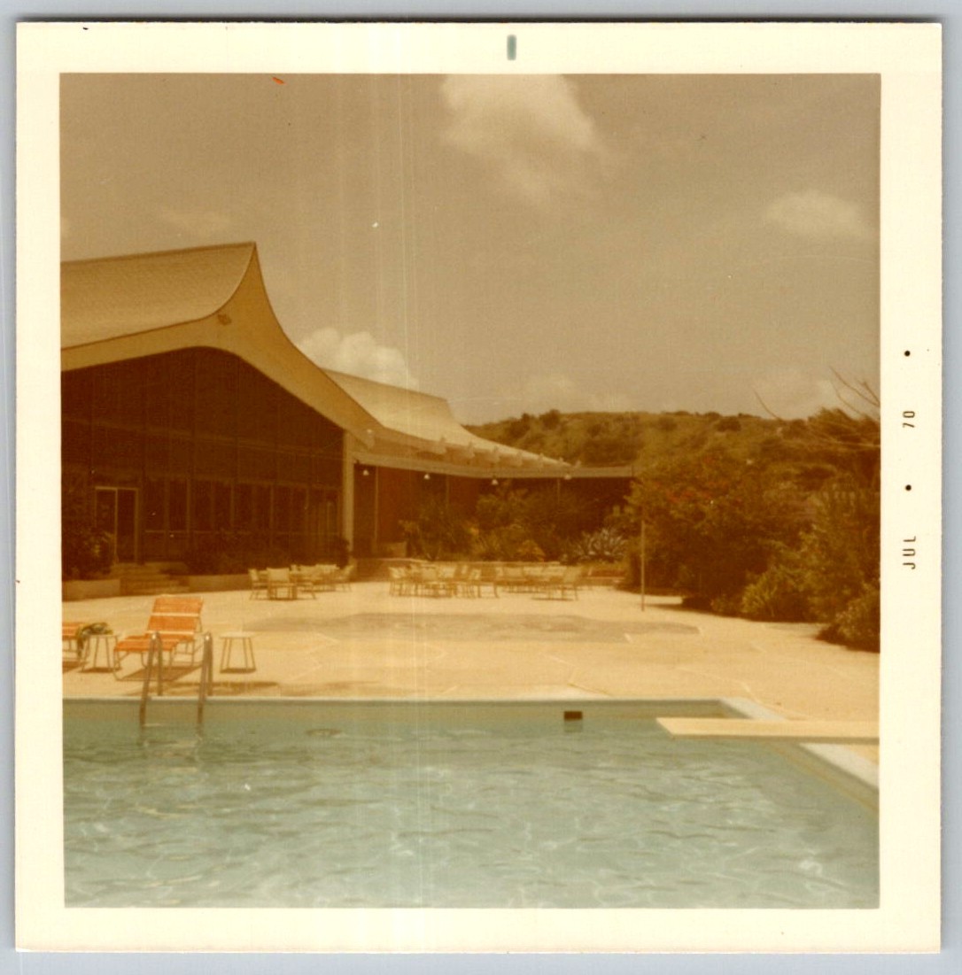 Vtg Color Snapshot Mid Century Modern Architecture Resort Swimming Pool Patio