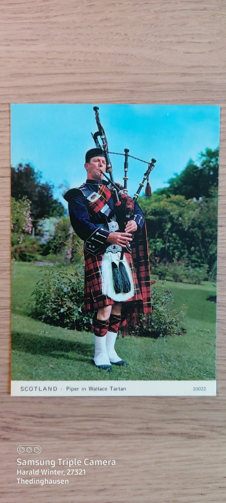 Postcard Scotland Piper in Wallace Tartan ungel_1