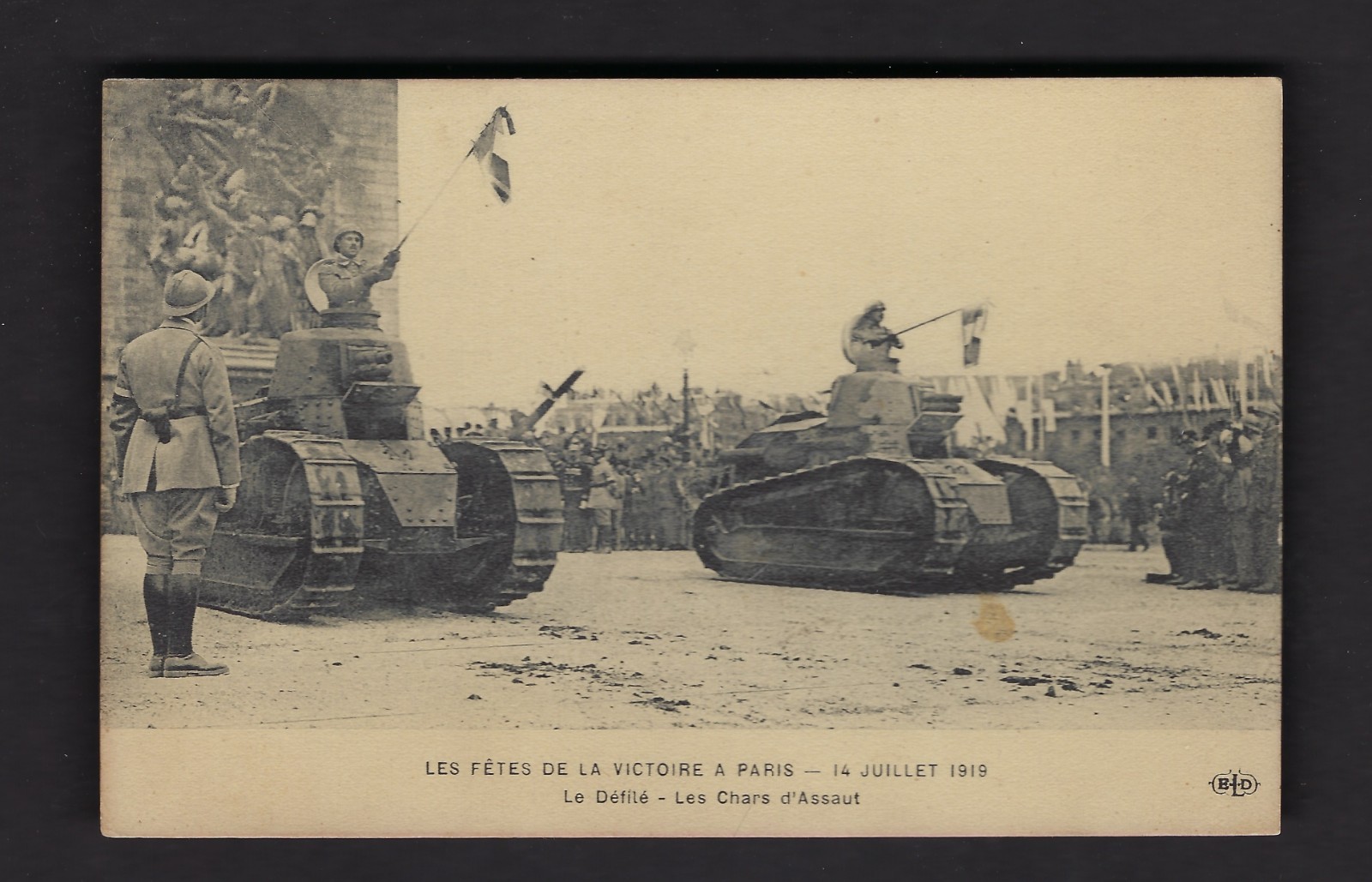 les fetes de la victoire a paris 14 juillet 1919 le defile Les Chars d\'Assaut