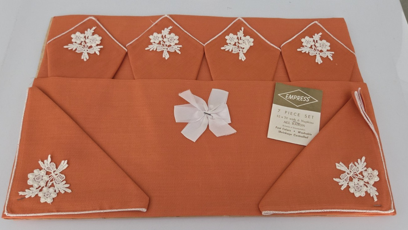 Title: Vintage 1960s Empress Tablecloth Lily Applique 7 PC Set 52 x 70 Napkins