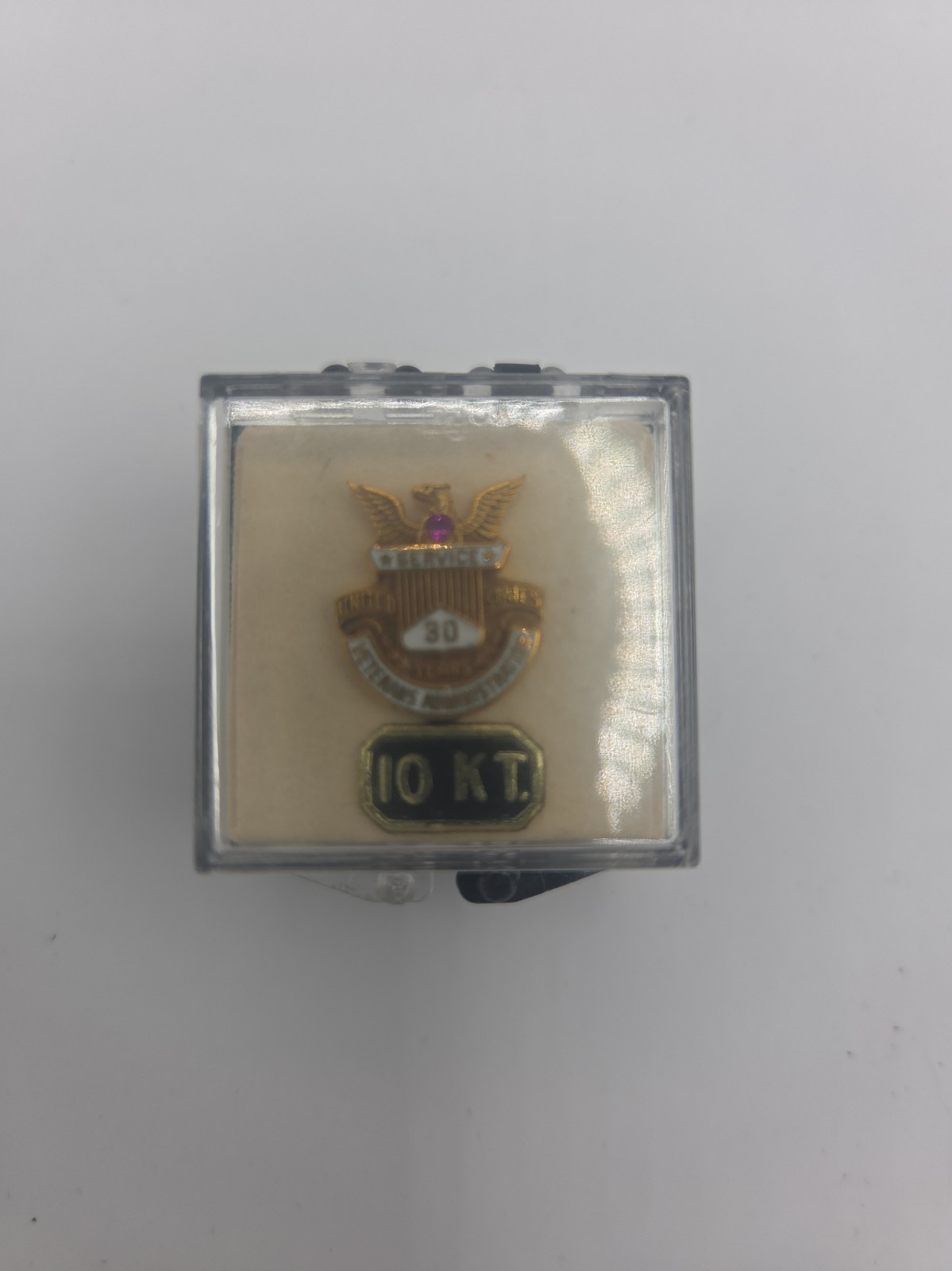 VINTAGE 10 KARAT GOLD- 30-YEAR SERVICE LAPEL PIN FROM THE US VETERANS ADMIN