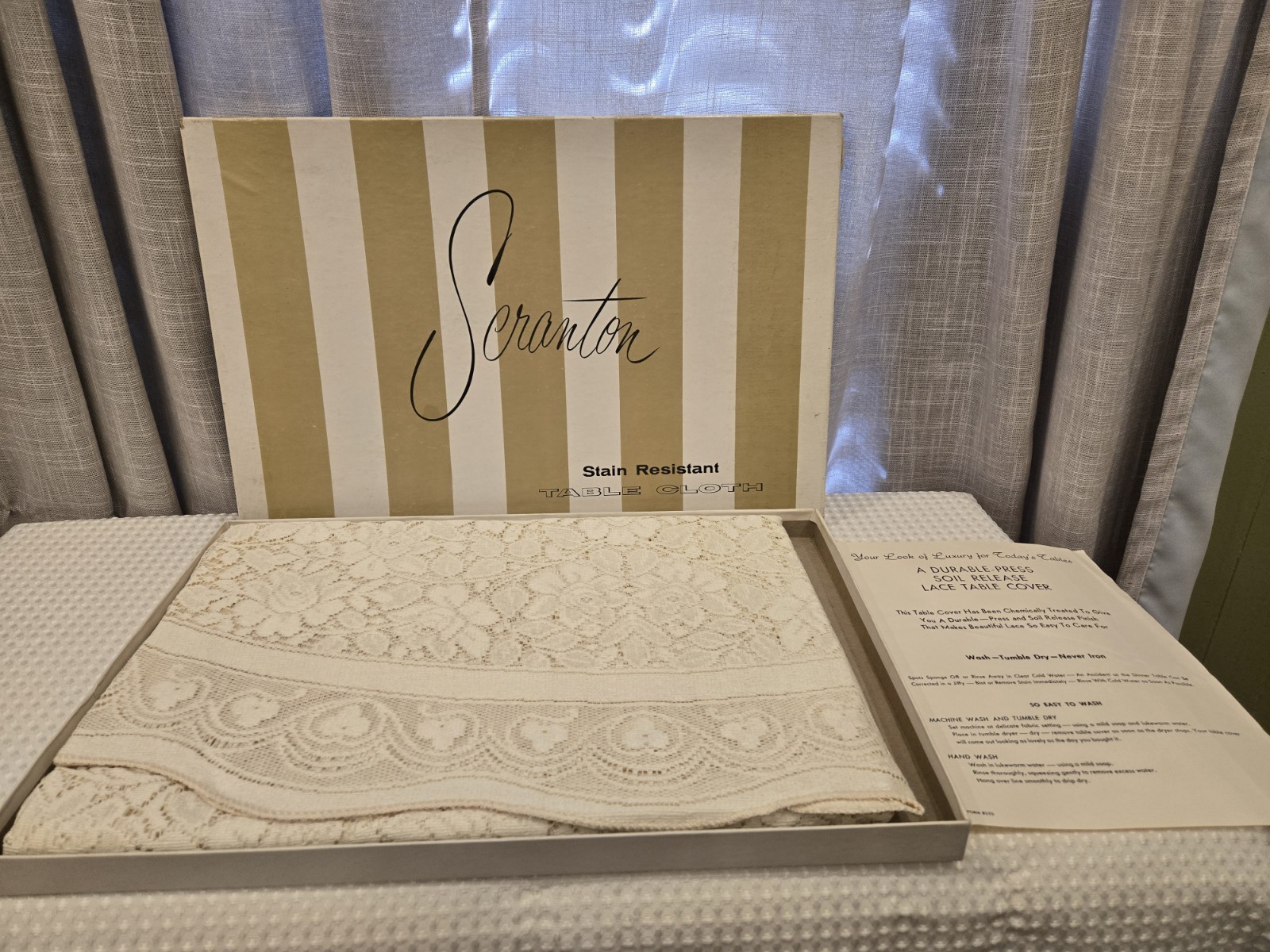 VTG 60s/70s Round Ivory Tablecloth 70