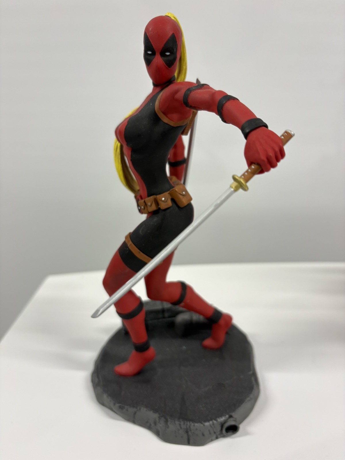 Diamond Select Toys Marvel Gallery Lady Deadpool PVC Statue Figure 2016