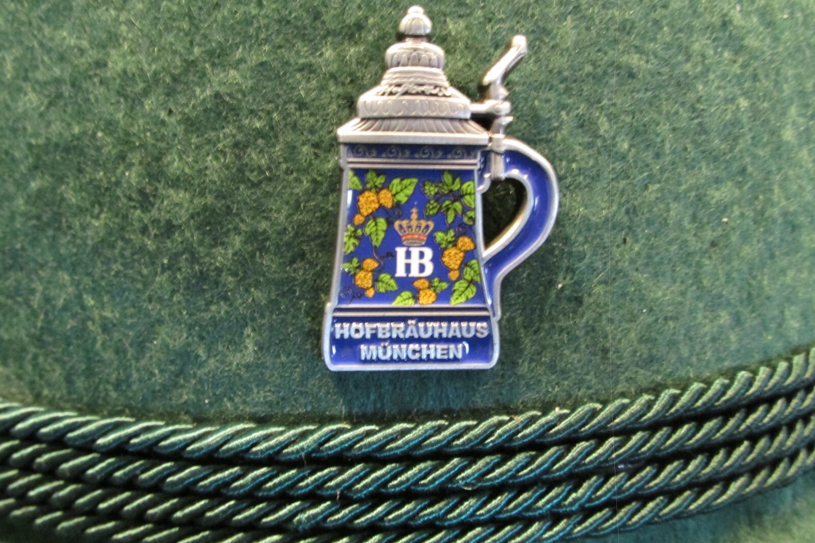 HB Hofbrauhaus Munchen Large Stein Oktoberfest/German Hat Pin