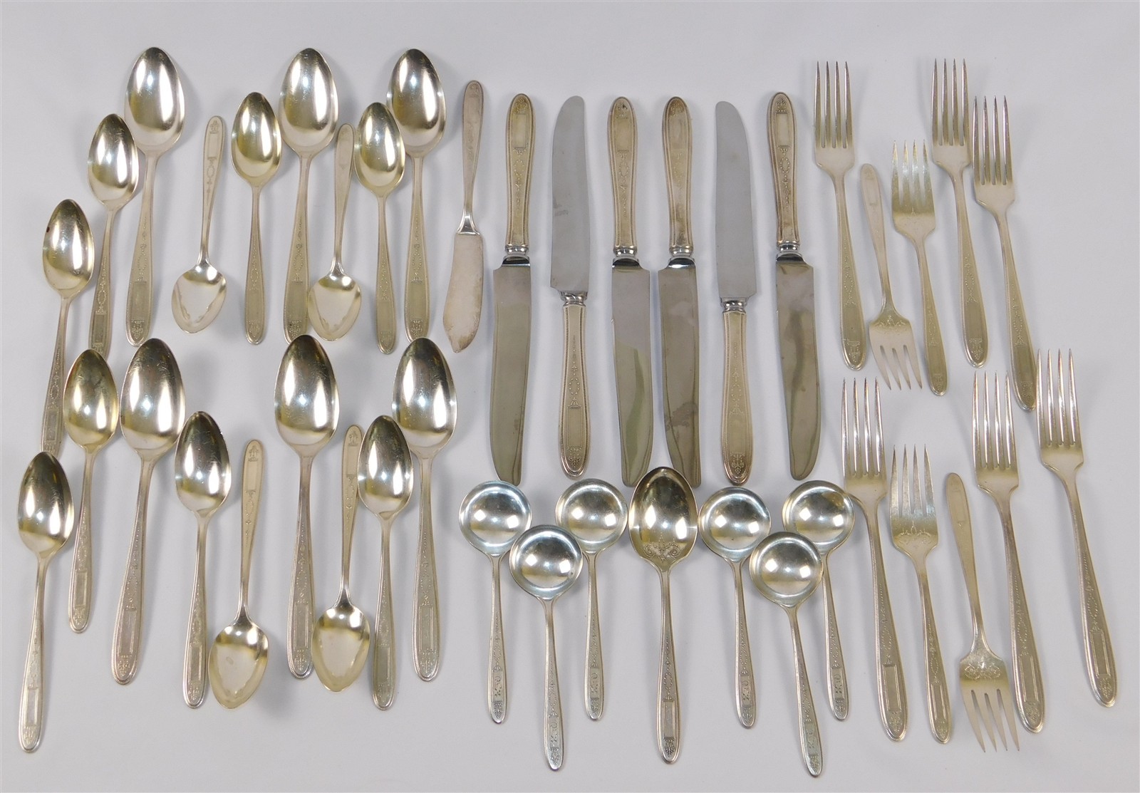 42 Pc Oneida Silver GROSVENOR 1921 Silverplate Flatware Set