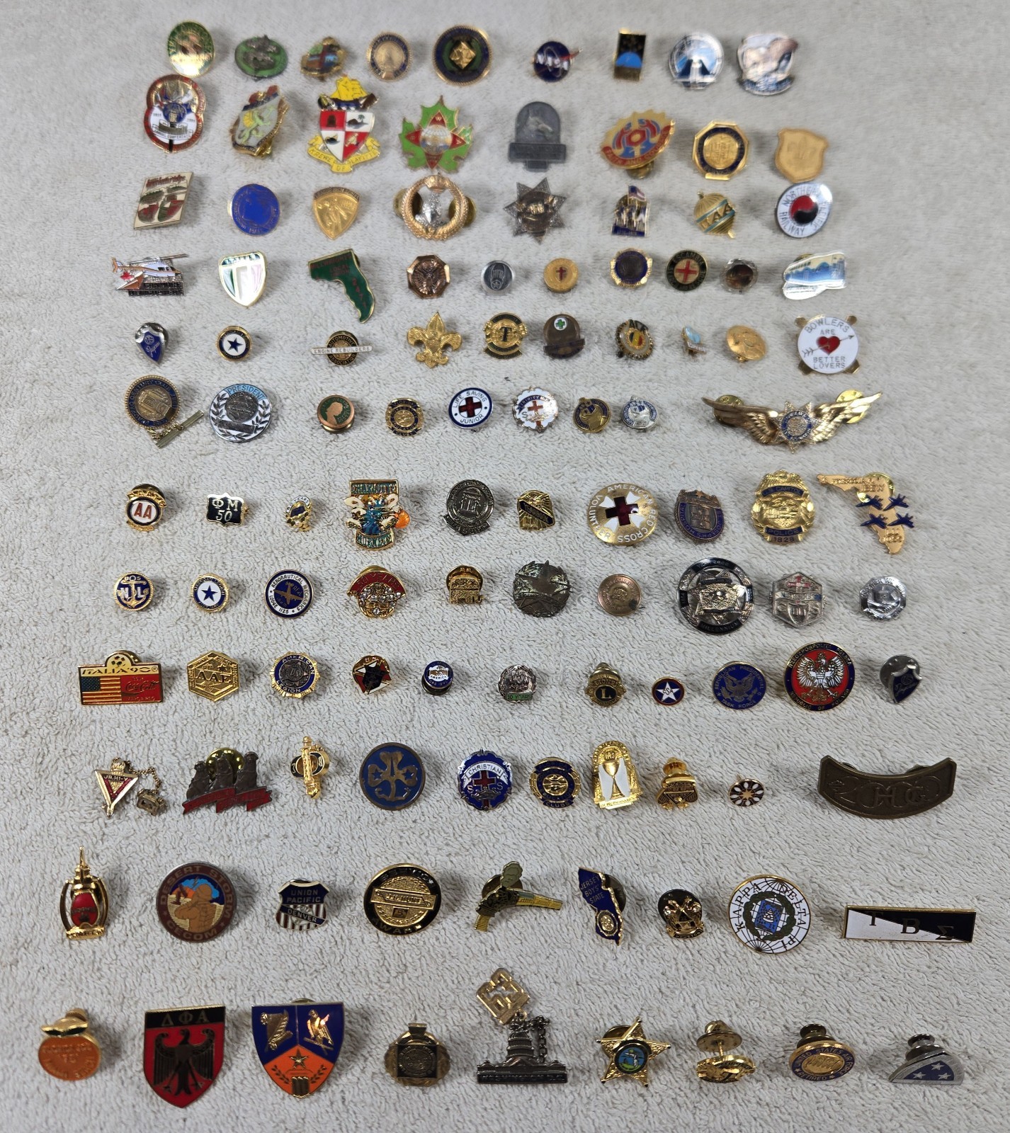 Large Vintage Estate Lapel Pin Lot 113 Pieces Pinbacks Pins Hat Tack Collection