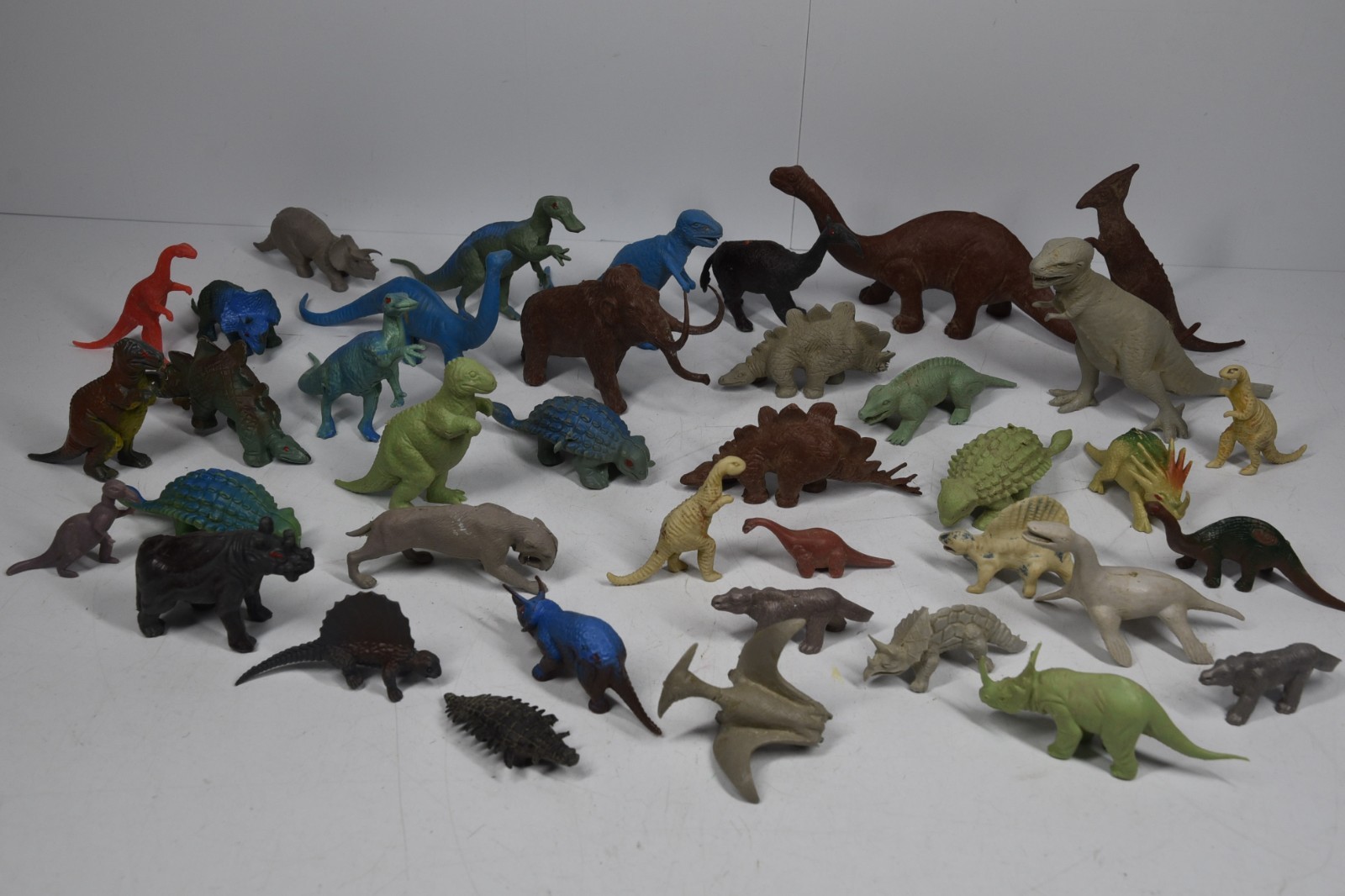 39 Vintage Plastic Play Dinosaur Lot Old Molds Prehistoric Tyrannosaurus