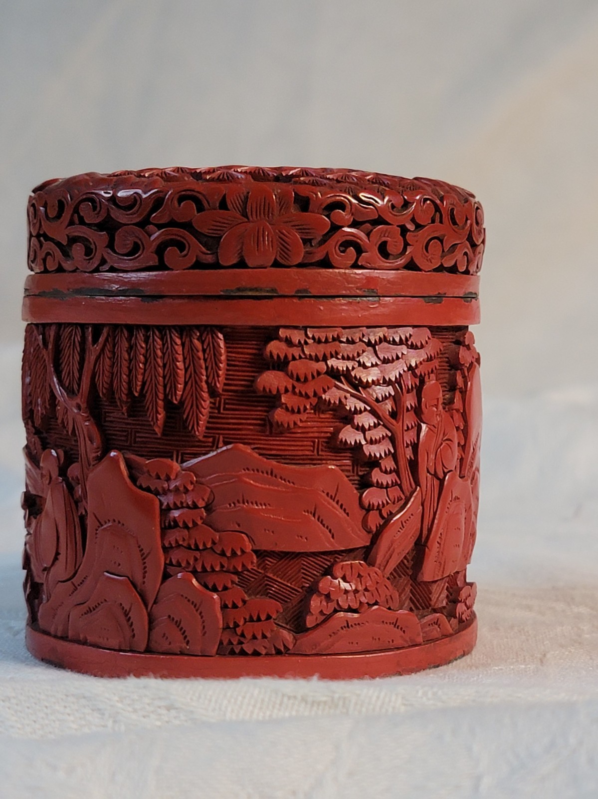 Vintage Chinese Carved Cinnabar Liddit Jar