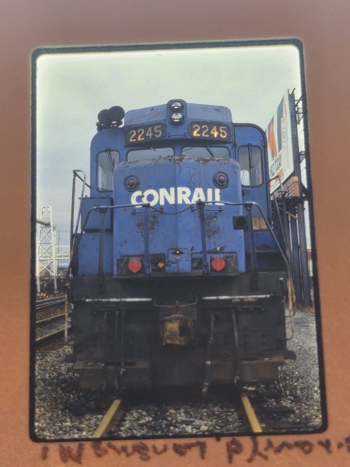 Lot Of 16 Vintage Railroad 35mm Color Slides CONRAIL Locomotives Trains (CR-2)