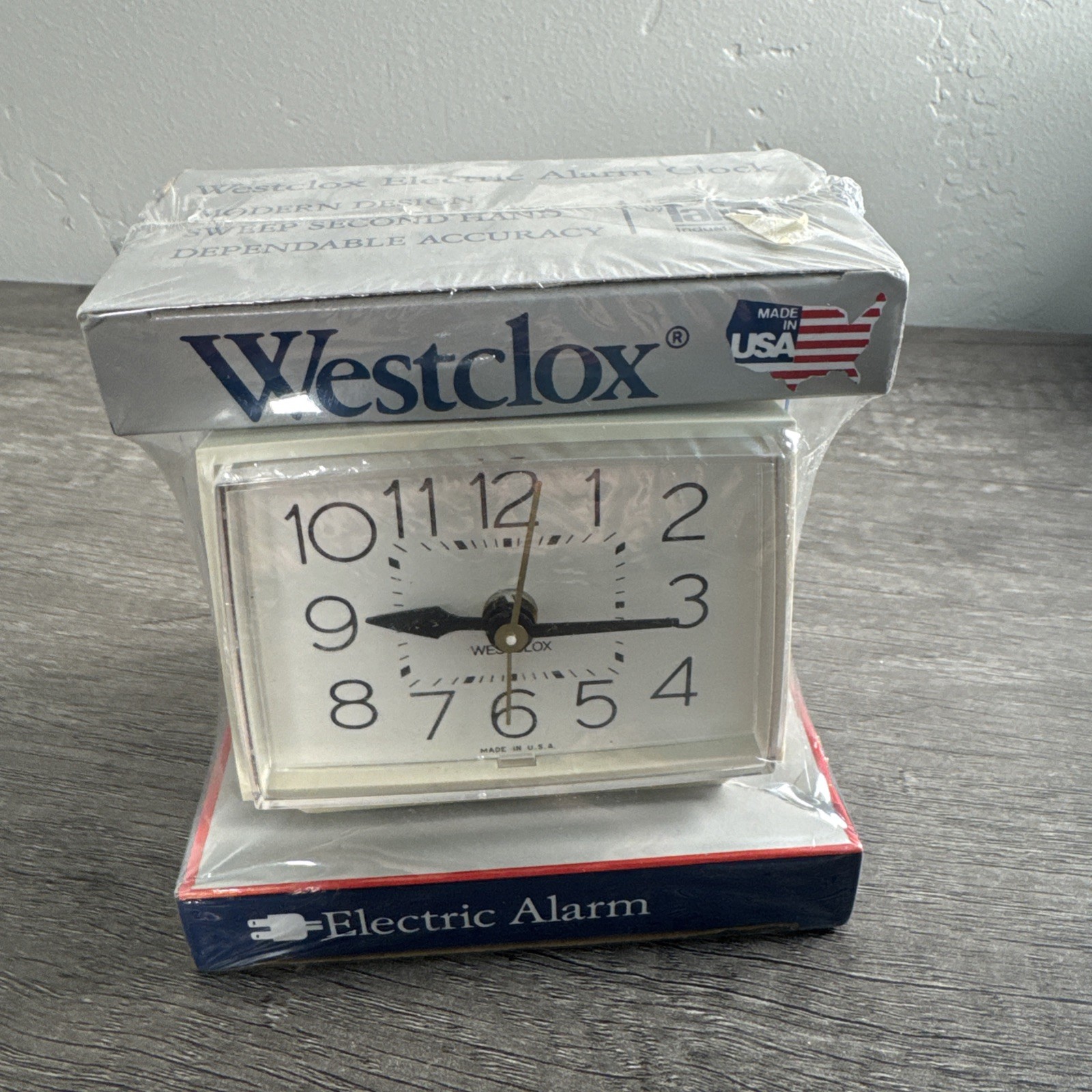 Vintage Westclox Electric Alarm Clock Bold II 22189 White & Cream Made In USA LN