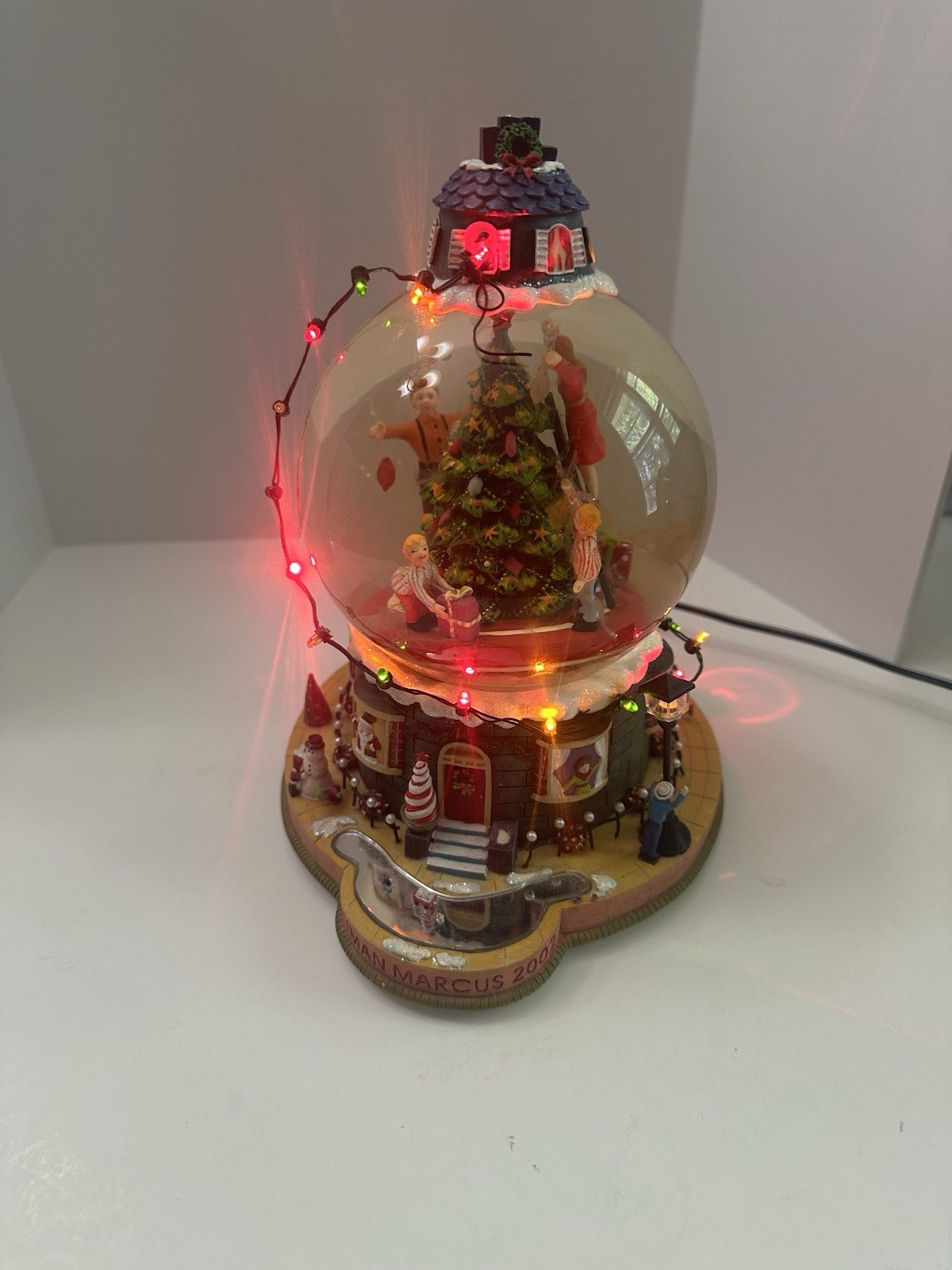 Department 56 Lighted Neiman Marcus Snow Globe 2002 Santa Christmas Scene