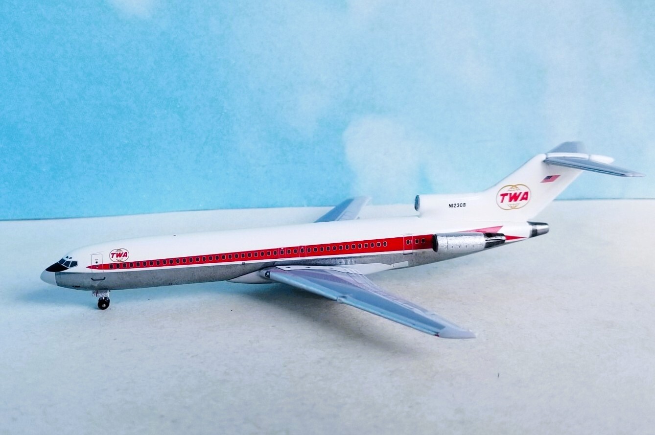Aeroclassics BBX41679 TWA Boeing 727-200 Globe N12308 Diecast 1/400 Jet Model