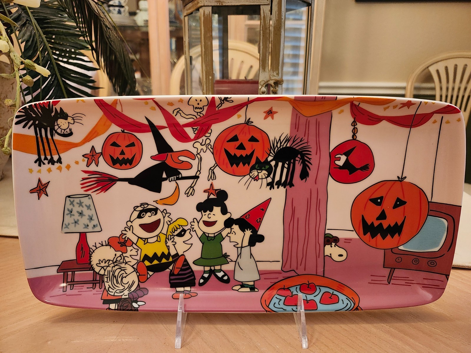 PEANUTS SNOOPY CHARLIE BROWN & GANG HALLOWEEN BASH PINK SERVING TRAY PLATTER