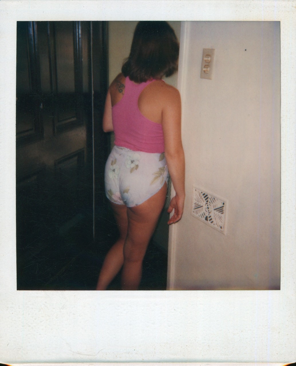 Old Vintage Photo COLOR POLAROID SOLO WOMAN REAR VIEW FROM BEHIND TATTOO PICTURE