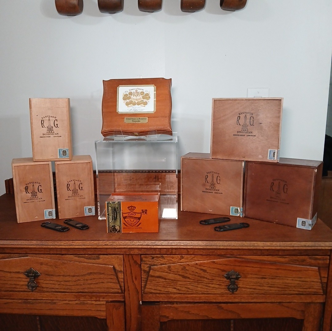 Empty Cigar Wooden Box Collection.  Oro Cubano, SANTIAGO RG, H.Upmann. 
