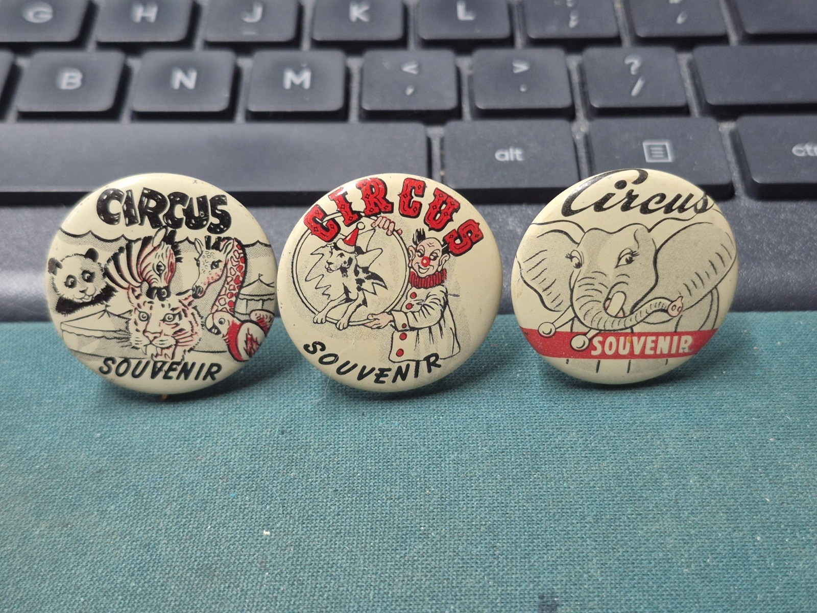 VINTAGE 1940'S-50'S CIRCUS SOUVENIR PIN BACK PIN LOT SET (3)
