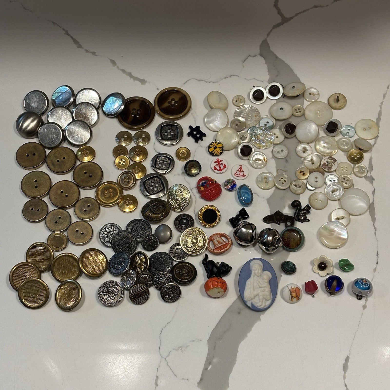 Vintage Sewing Button Lot 8oz Mother of Pearl Shell Cameo Glass Metal Craft Mix
