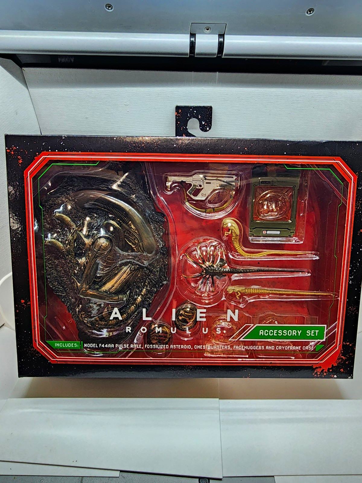 NECA Aliens Alien Romulus Accessory Set w/ Eggs, Facehugger, Pistol & Gear