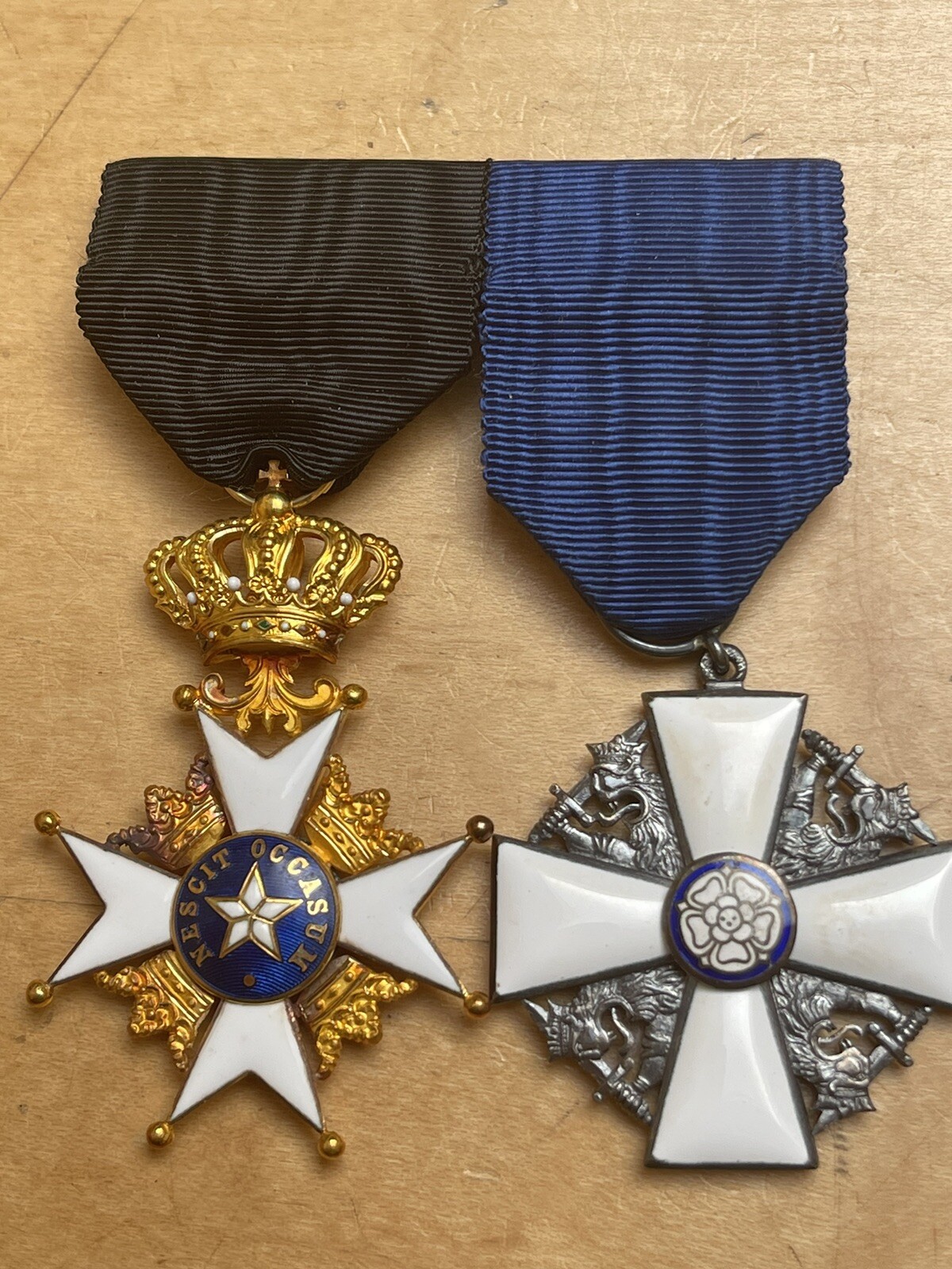 SWEDEN,FILLAND PAIR OF ORDERS OF THE NORTH STAR & WHITE ROSE,KNIGHT BADGES.