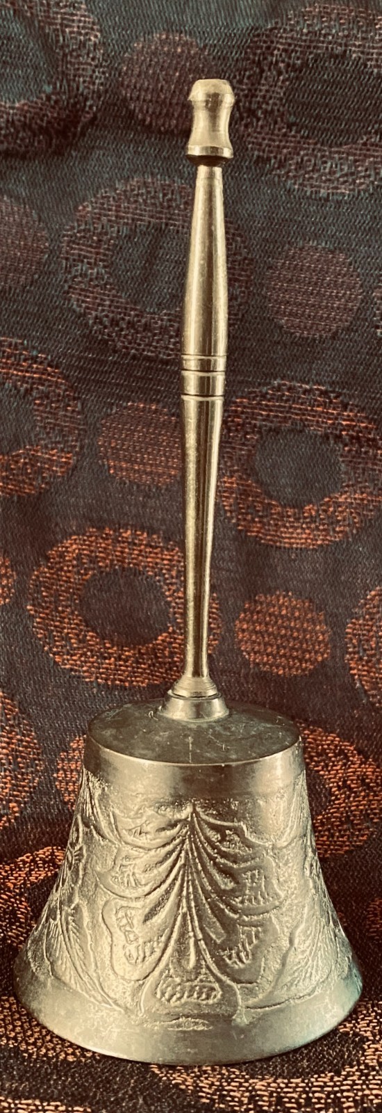 VINTAGE ETCHED BRASS HAND BELL 7\
