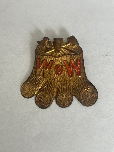 LARGE WoW WOODMEN OF THE WORLD TREE STUMP PINBACK