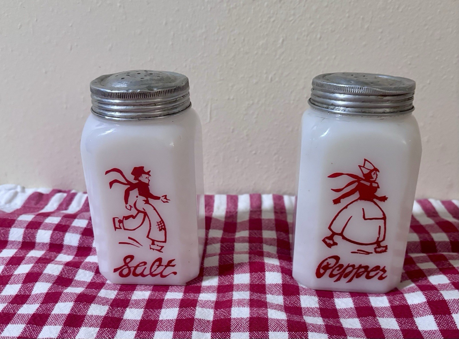 VTG 1950s - Hazel Atlas Large Red Skating Dutch Salt Pepper Range Shakers Set.
