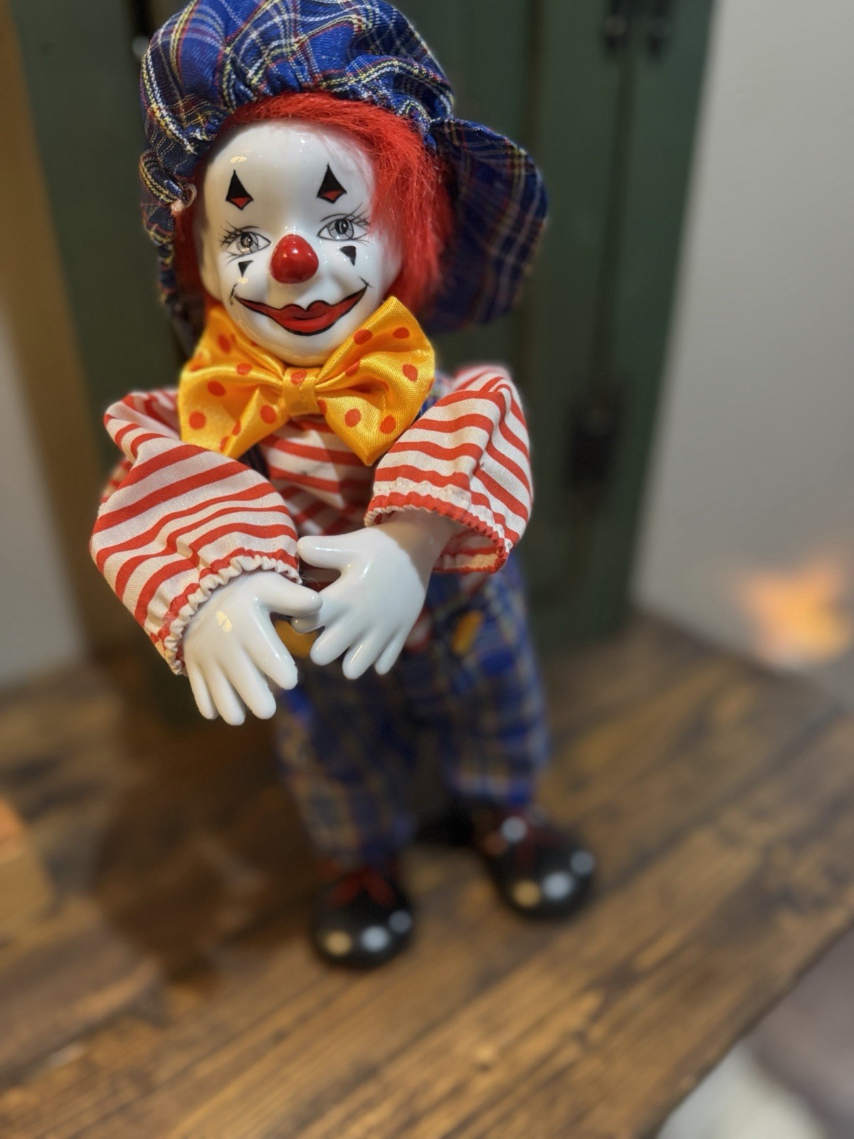 Vintage Wind Up Musical Moving Porcelain 12