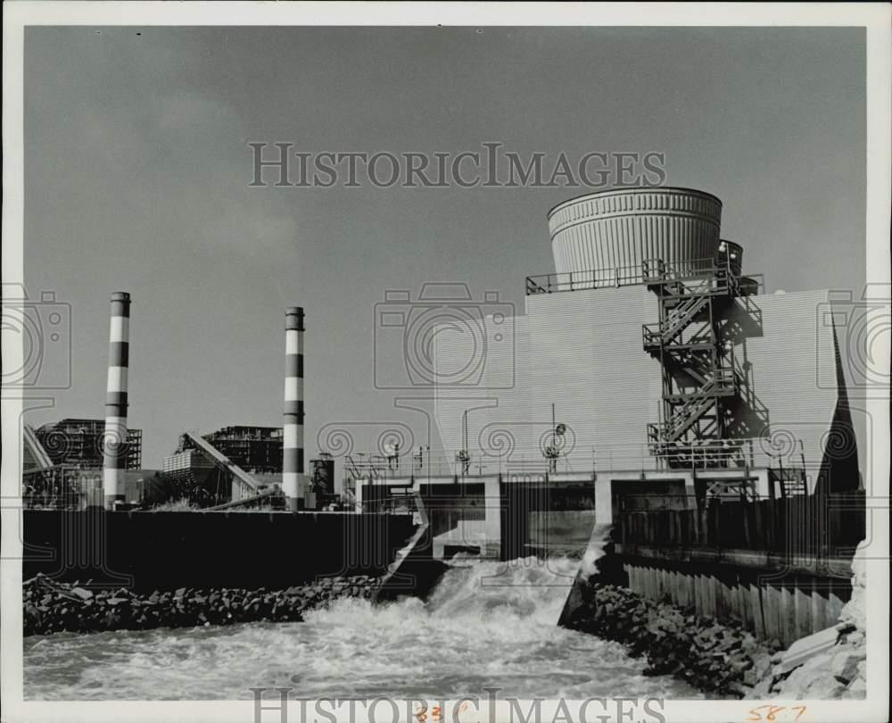 1972 Press Photo Wateree Station cooling tower near Columbia, South Carolina