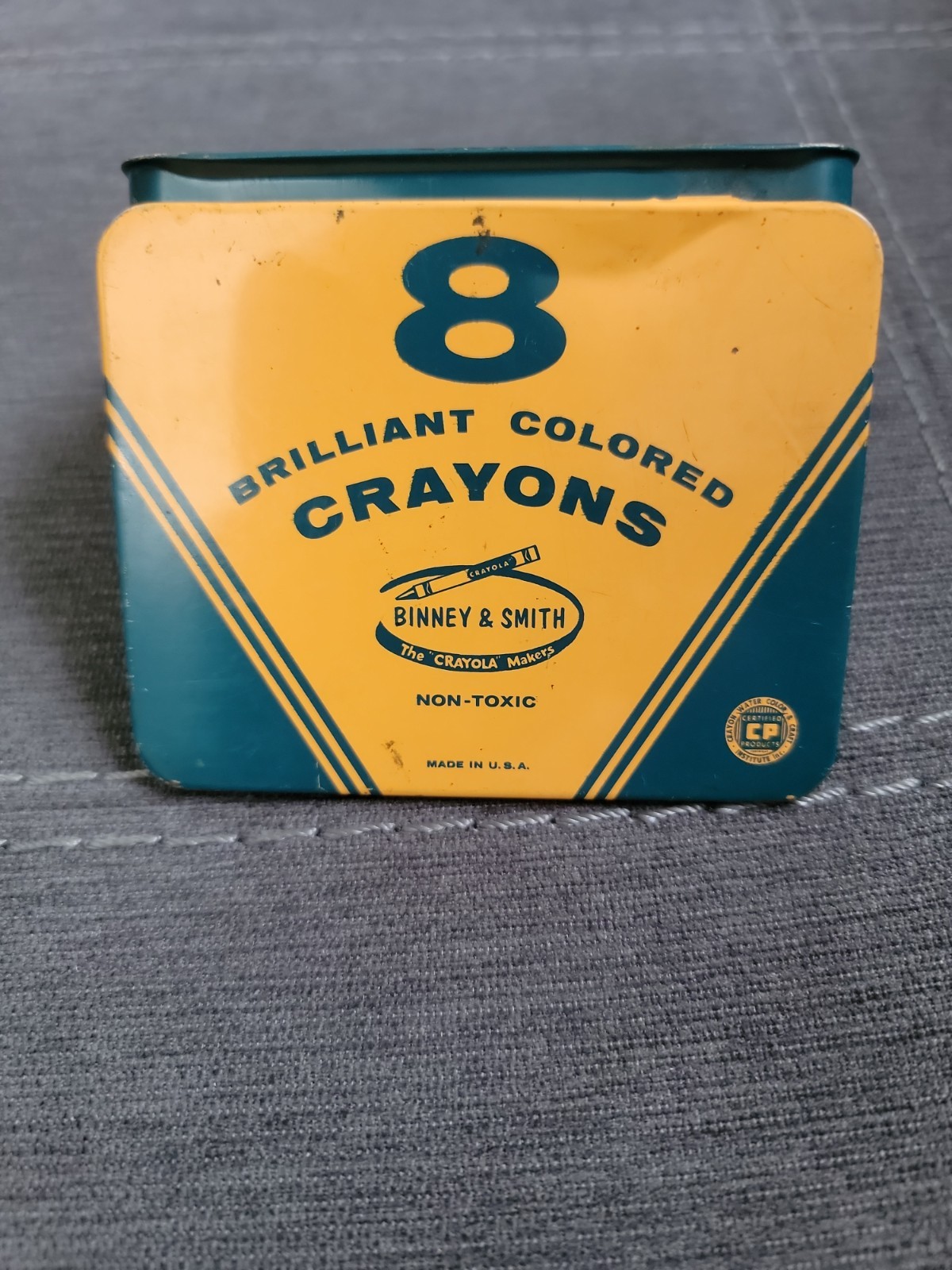 VTG BINNEY & SMITH 8 Crayons Tin. EMPTY TIN. Made In USA