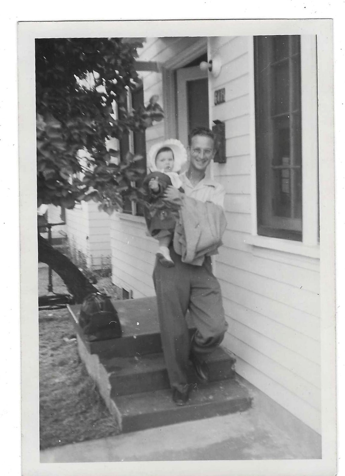 Lot of 2 Vintage Vernacular Snapshots \