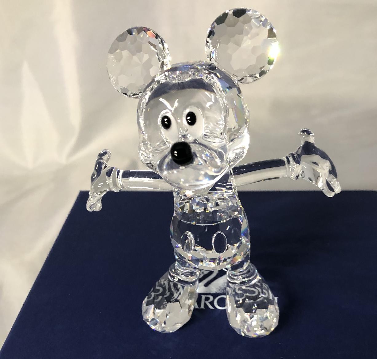 SWAROVSKI MICKEY MOUSE FIGURINE. DISNEY SHOWCASE COLLECTION, #687414, NIB, COA