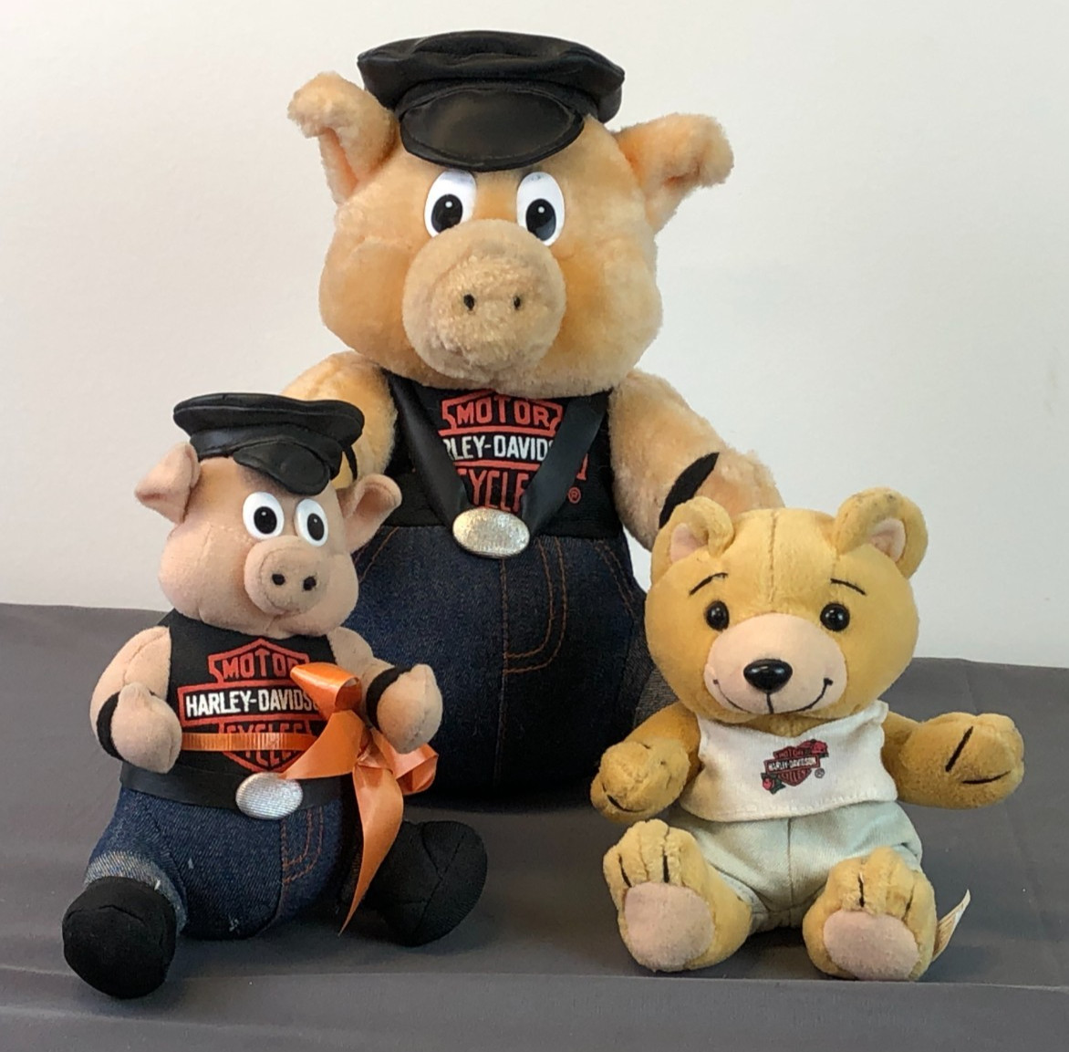 Play by Play 1993 HARLEY DAVIDSON MOTORCYCLES Plush Piggies Pig Hog + Small Bear