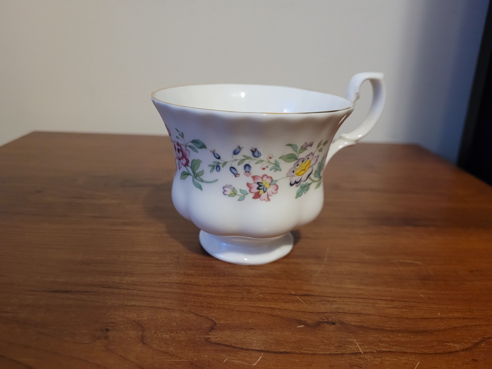 ROYAL KENT Teacup Bone China Staffordshire England Floral Gold Trim
