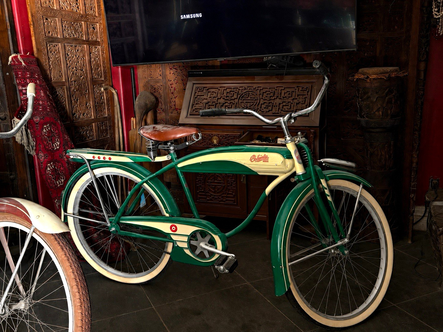 Columbia 19653 Vintage Cruiser Bicycle (1986 Reproduction model) barely used 