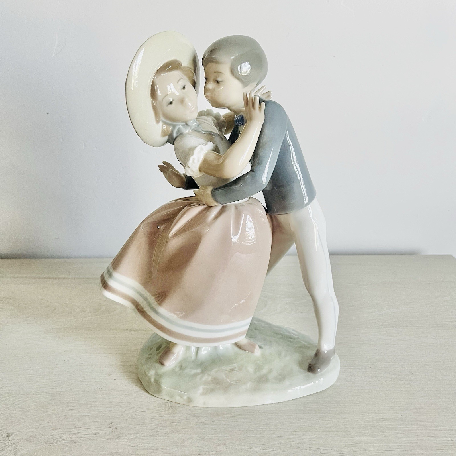 VTG LLADRO #4856 “Precious Love” Waltz Time Retired Figurine 1985