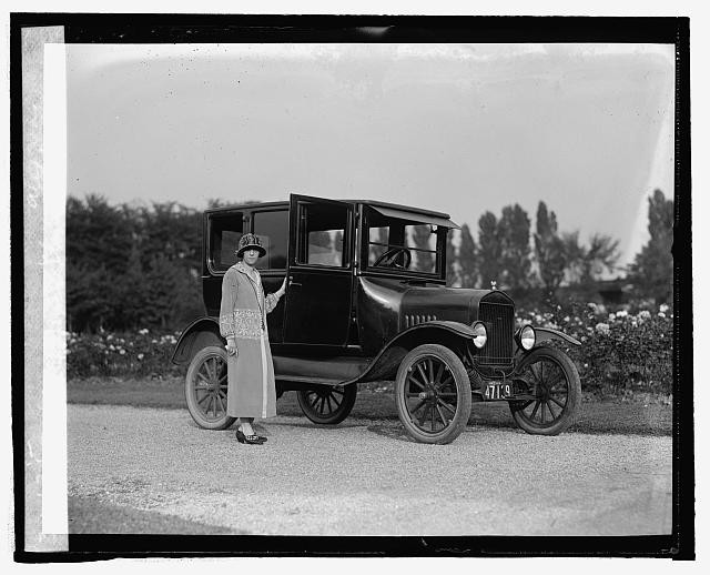 Photo:Alexandria VA Miss Elizabeth Ramey 1924 Ford Model T Automobile