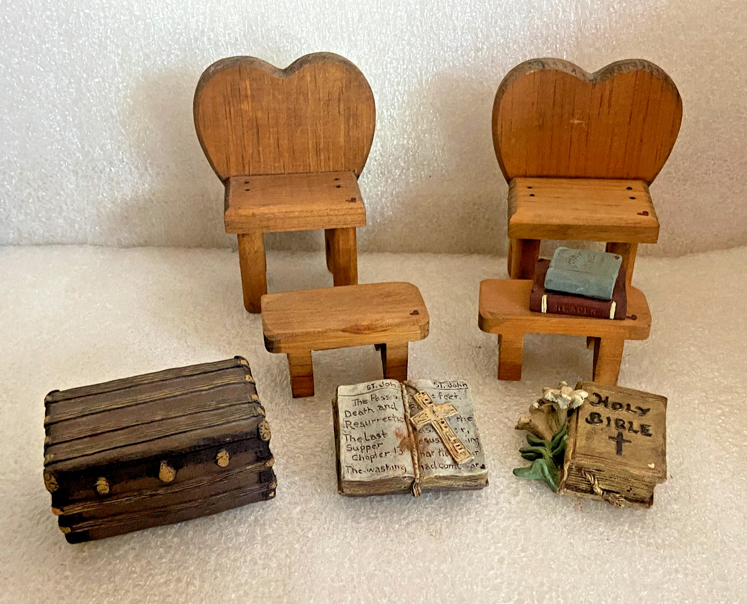 Miniature Furniture Accessories Bibles Trunk Books Sarah\'s Attic Lot of 8