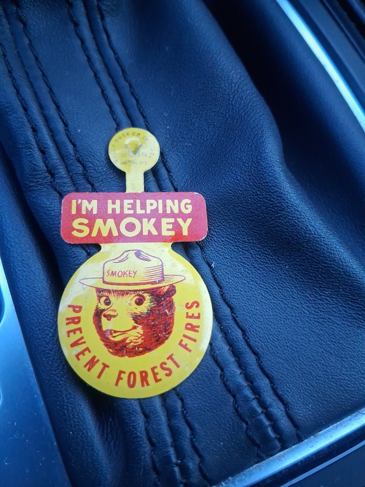 Vintage I'M HELPING SMOKEY Bear Bend Fold Over Metal Pin Prevent Forst Fires New