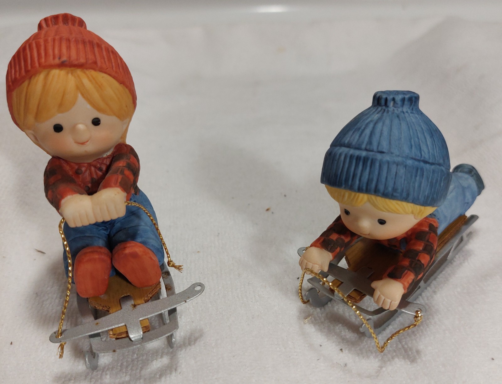 VTG Enesco Country Cousins E-6787 Winter Cousins on Sleds Set