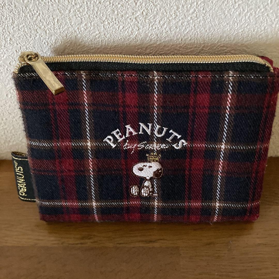 Final price reduction.snoopy embroidery wallet