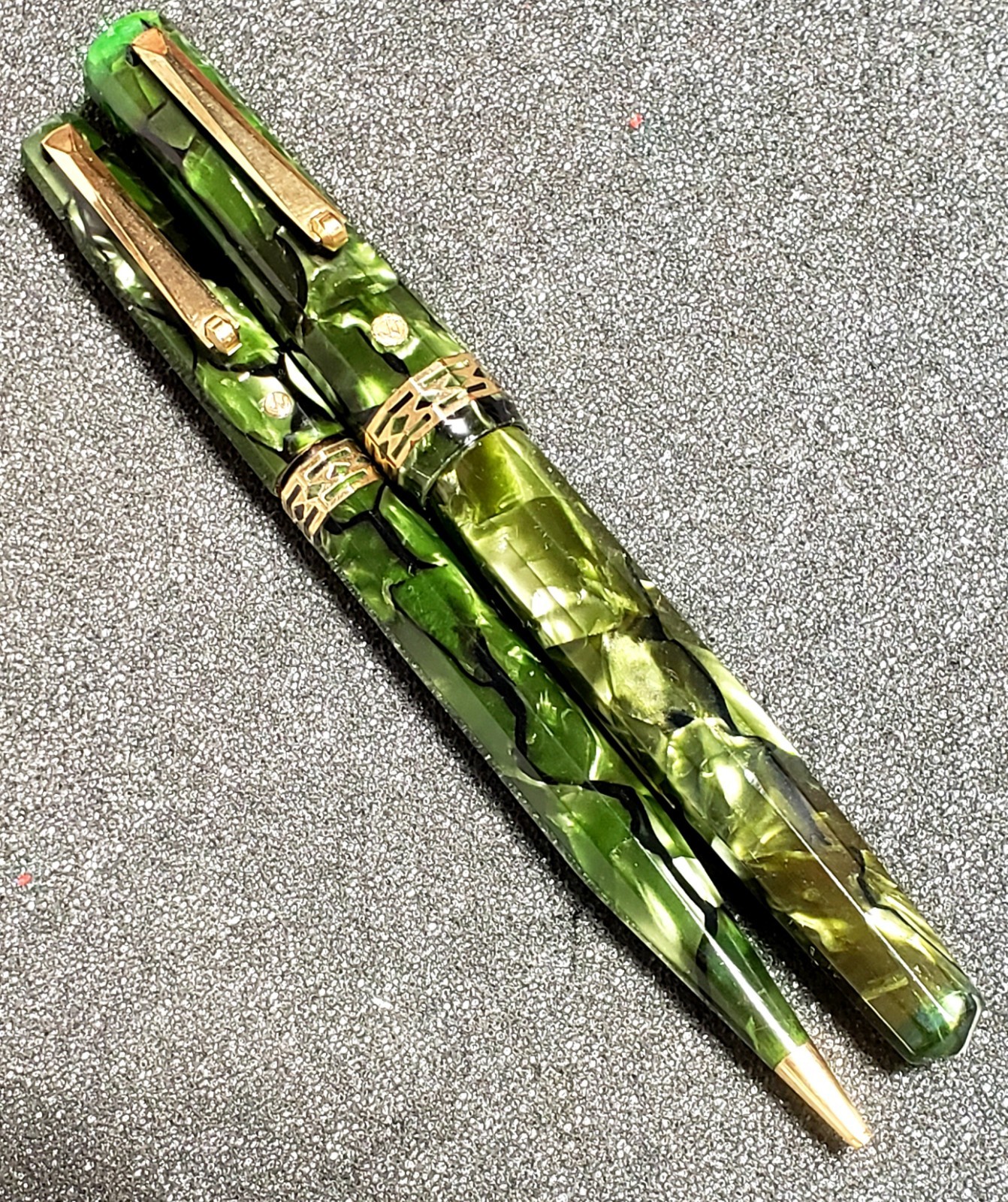 VINTAGE 1930's GREEN MARBLED  EVERSHARP DORIC FOUNTAIN PEN & MECH. PENCIL SET