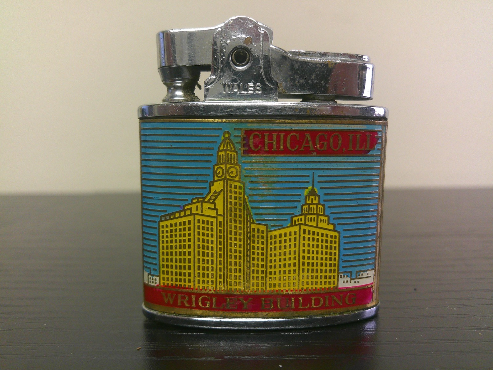 Vintage 50\'s Souvenir Chicago Wales lighter-Wrigley Building/Buckingham Fountain