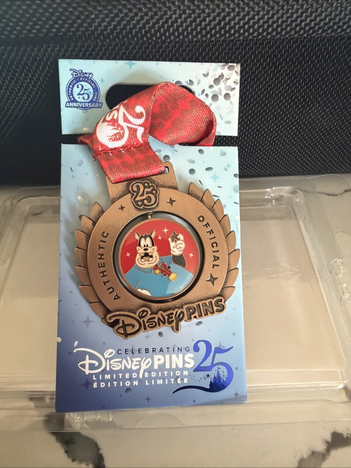 Disney Celebrating 25 Years of Pin Trading Pete Medal Pin LE 4000 Brand New