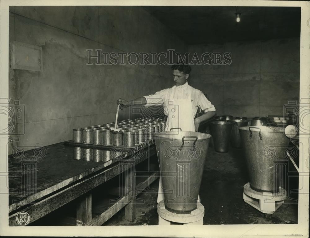 1926 Press Photo A cheese maker with Camembert molds at a factory