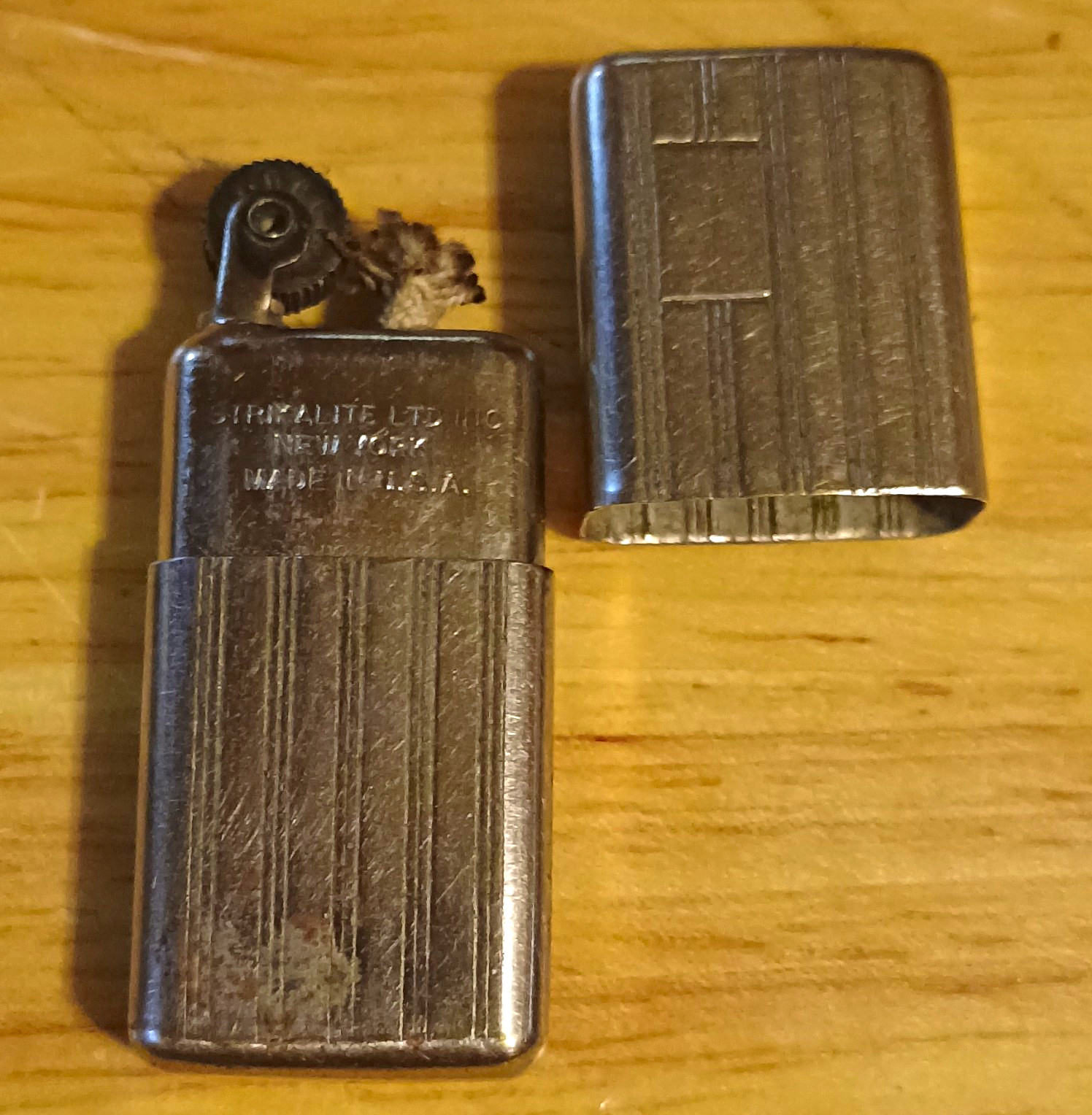 Vintage 1930s Kaufmann Ltd NY Art Deco Lift Arm Petrol Lighter - WORKING\