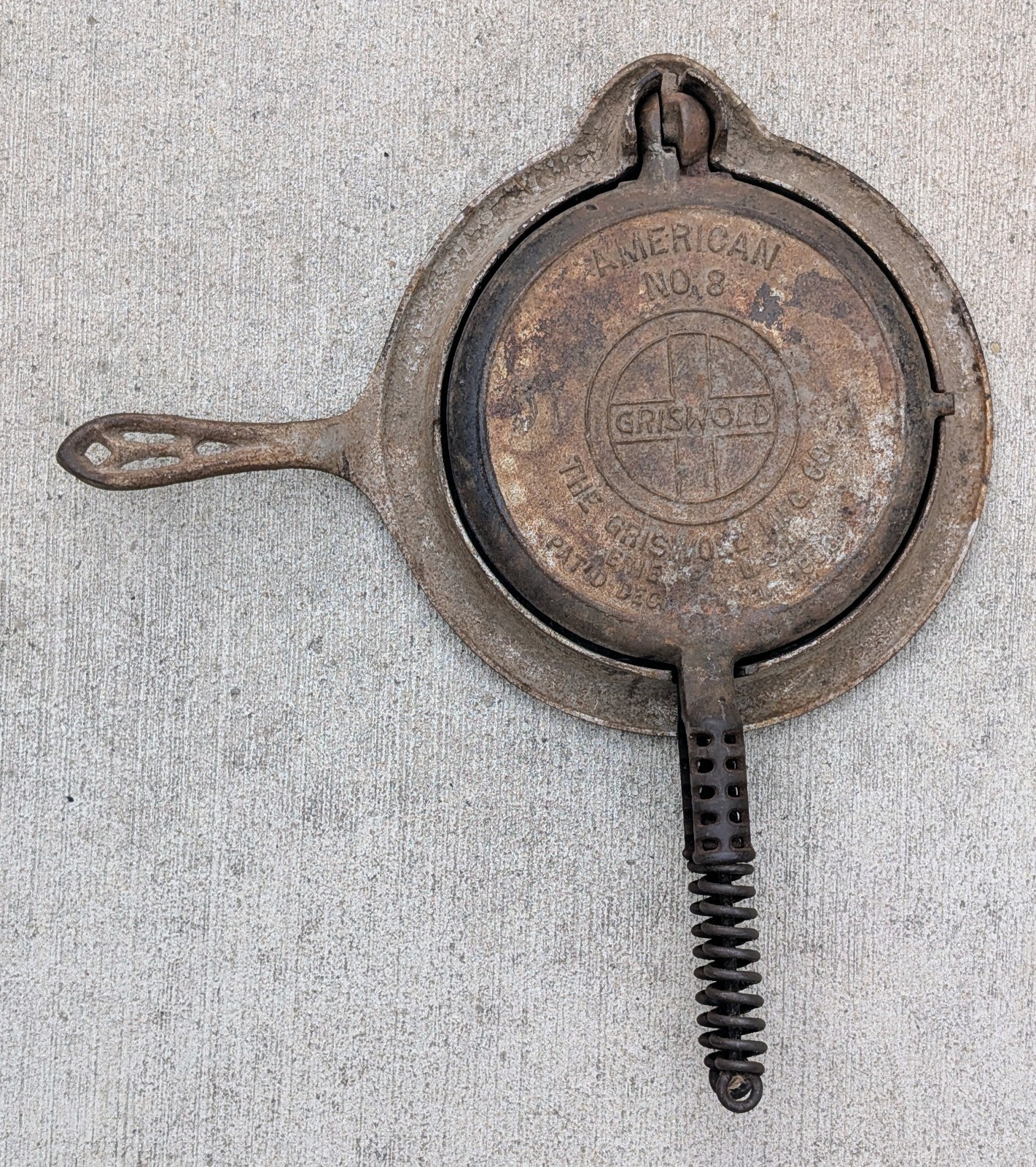 Antique Griswold Cast Iron Waffle Maker American #8 With Base Patent Dec 1908