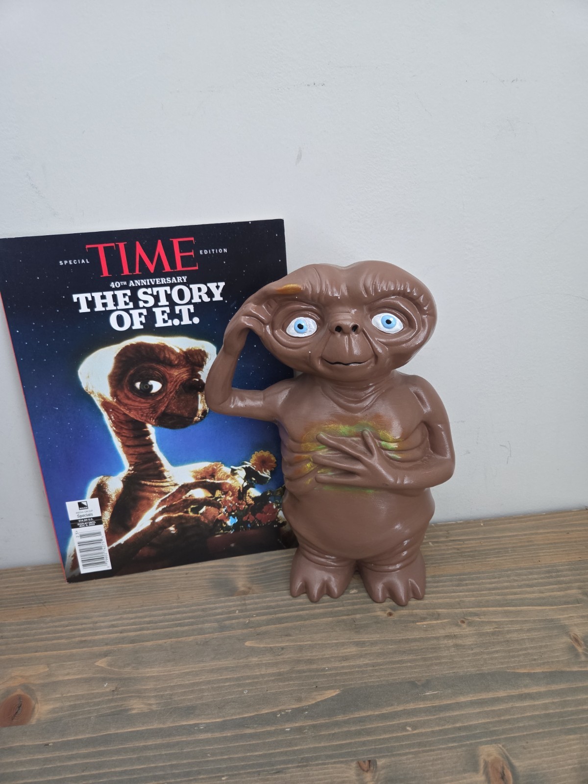 E.T. The Extraterrestrial Hand Painted Ceramic Figurine 9.75\
