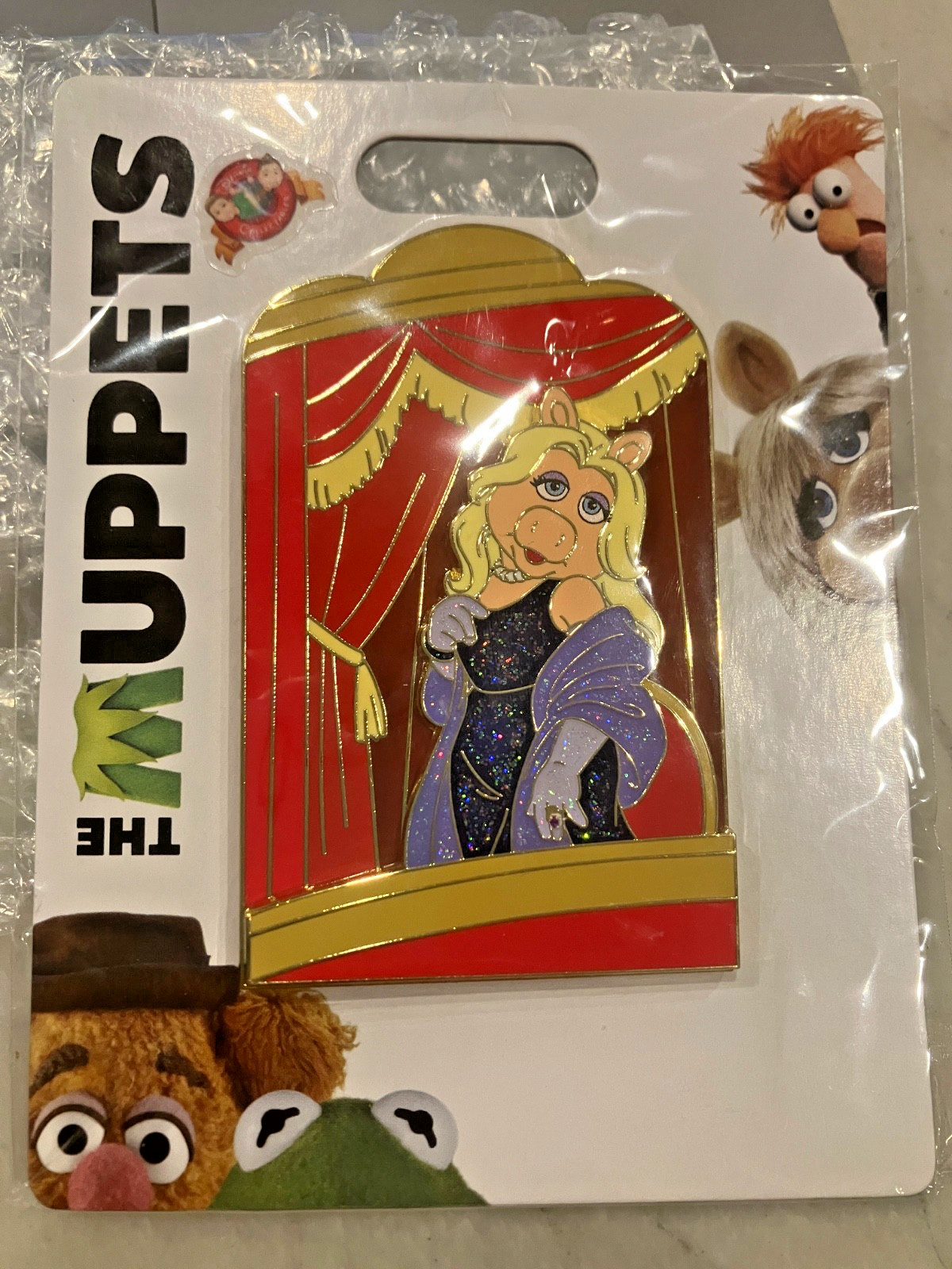 EXCLUSIVE UNCAS Europe Disney Muppets Miss Piggy Balcony Pin LE300 NEW Series 3